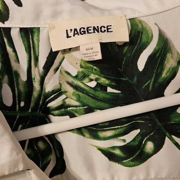 L'Agence Annie Leaf Tropical Palm Snap Bottom Tie Blouse Size Medium - Picture 2 of 8